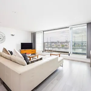 https://austin-david-executive-royal-dock.brighton-hotels-england.com