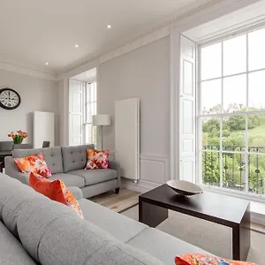 https://destiny-scotland-chisholm-hunter-suites.edinburghhotelsuk.org